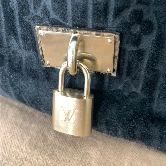 LOUIS VUITTON WHISPER KHOL MONOGRAM TOTE - Picture 8 of 14